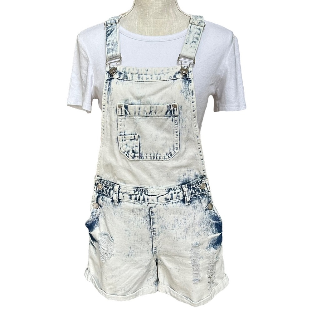 Forever 21 Light Wash Short Denim Overall with Distress‎ Size: M